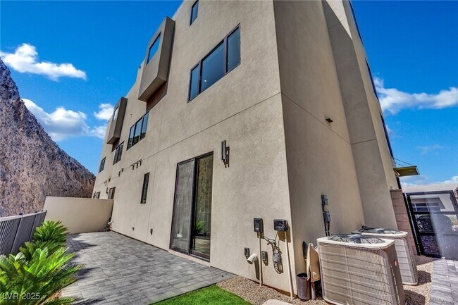 Building Photo - 378 Tranquil Peak Ct