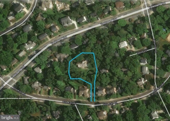 Building Photo - 5553 Little Falls Rd