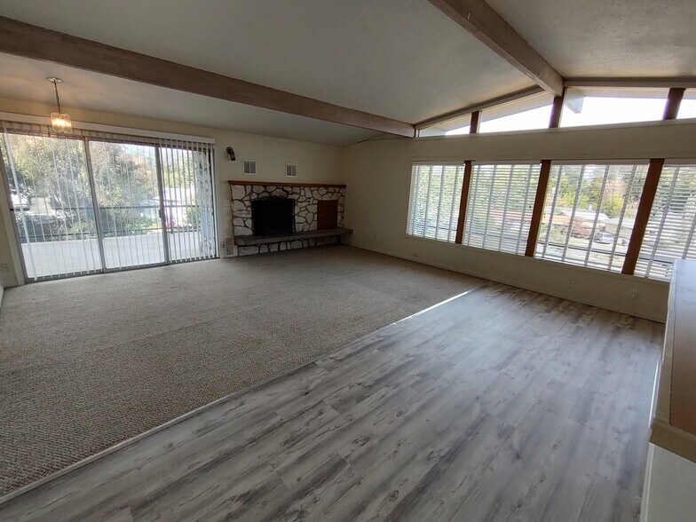 Building Photo - 1112 SE Cotter Pl