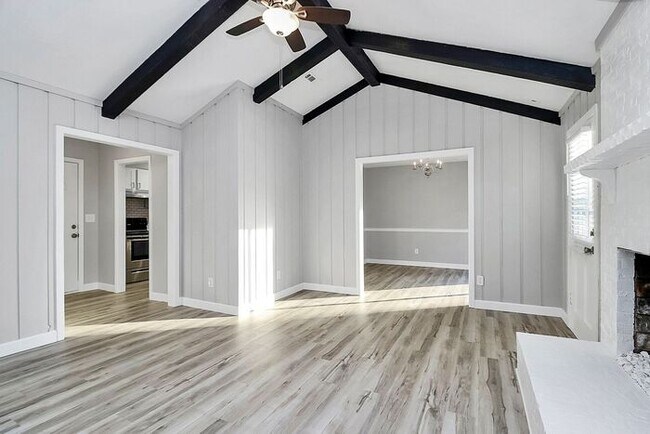 Building Photo - Charmingly Updated 3BD/2BA Ranch Home in Birnam Woods!