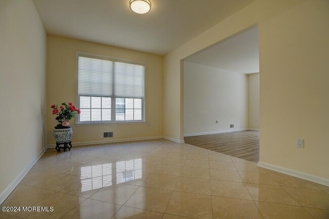 Building Photo - 6 Mulberry Ln