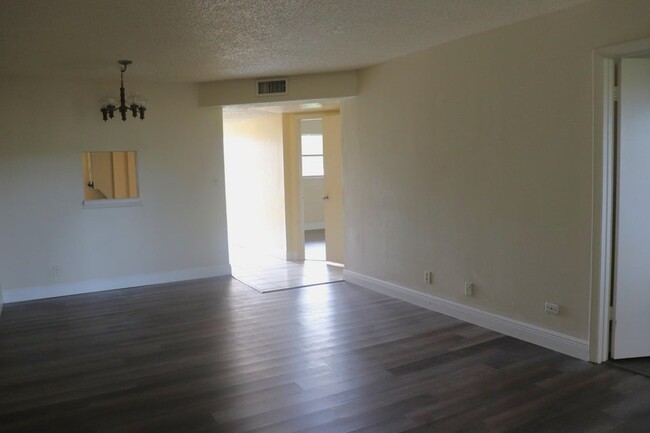 Building Photo - 7820 S Colony Cir