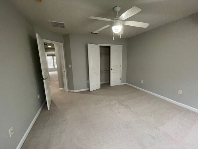 Building Photo - Midtowne