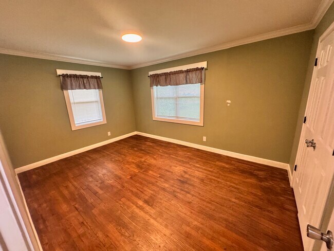 Building Photo - 112 Runnels St