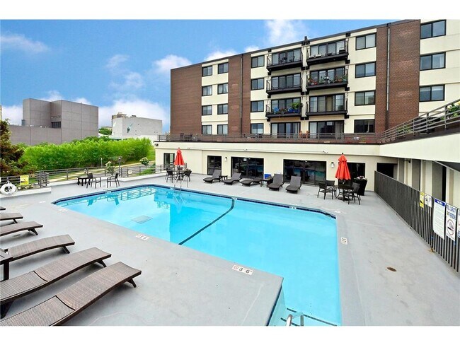 Building Photo - 48 Groveland Terrace