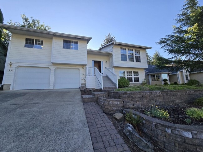 Building Photo - 1335 NW Vallejo St