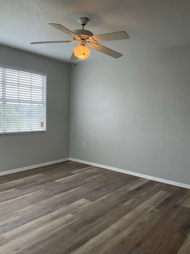 Building Photo - Available now!  Gated Community in Hunters Creek, Audubon Villas!