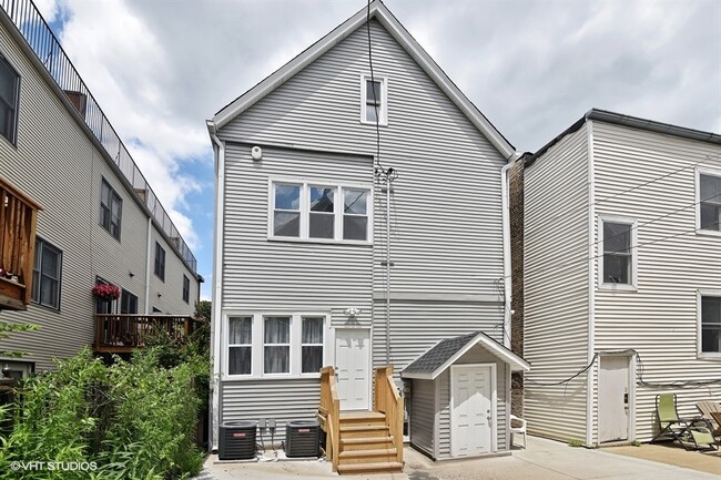 Building Photo - 1655 W Irving Park Rd