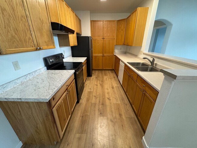Building Photo - Spacious Condo in the Heart of Aurora