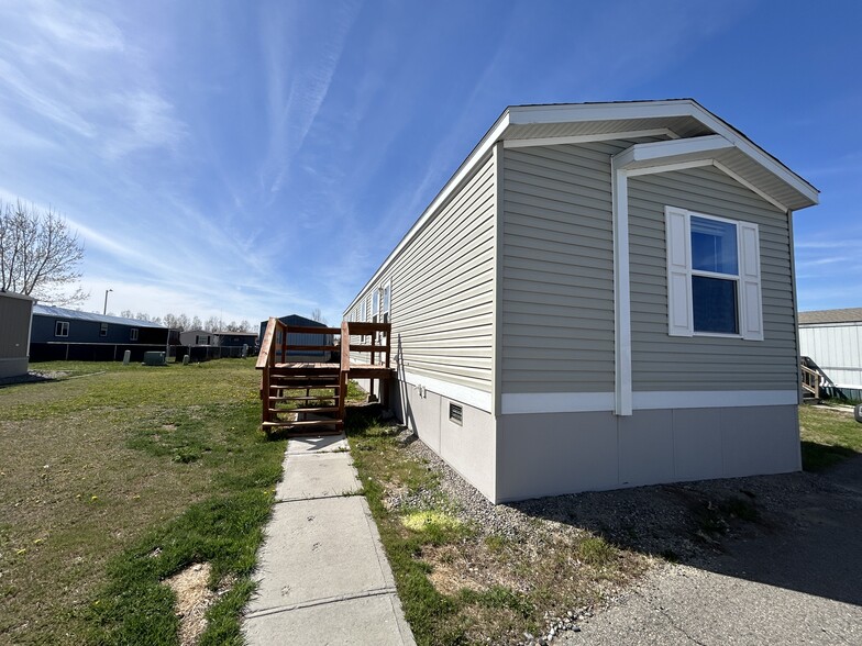 Building Photo - 18 Skeena St