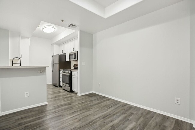 Interior Photo - 1865 North Fuller Ave