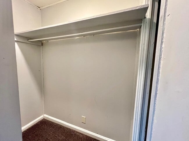 Building Photo - 1211 Dickson Ave