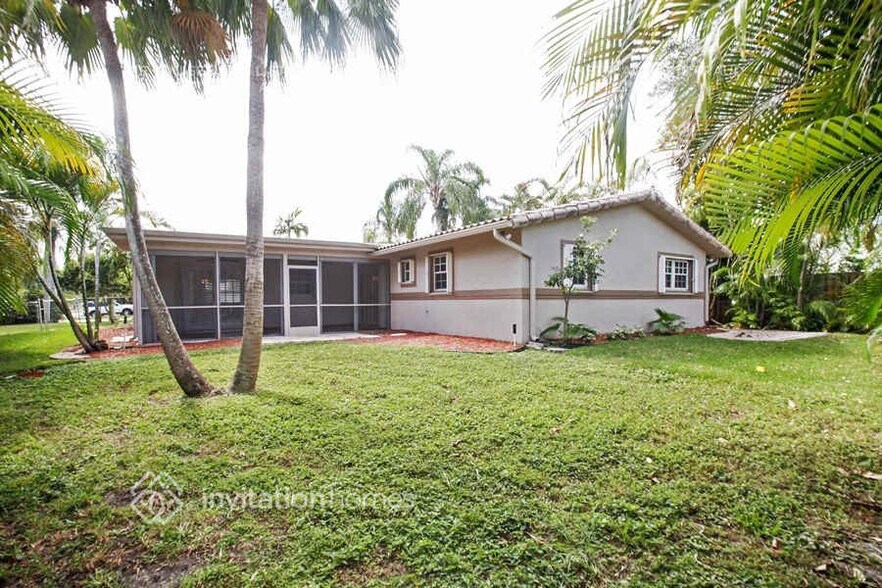 Building Photo - 11151 NW 36th Ct