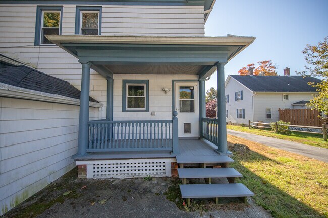 Building Photo - 32 Linnell St