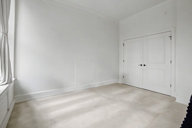 Building Photo - Downtown Atlanta Luxury Condo