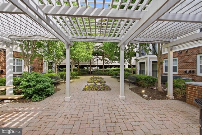 Building Photo - 12913 Centre Park Cir