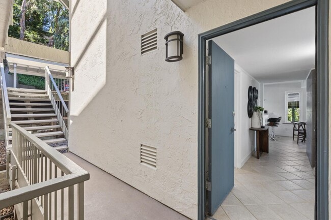 Building Photo - 2 Bedroom, 2 bathroom condo available with spectacular views of Richardson Bay!
