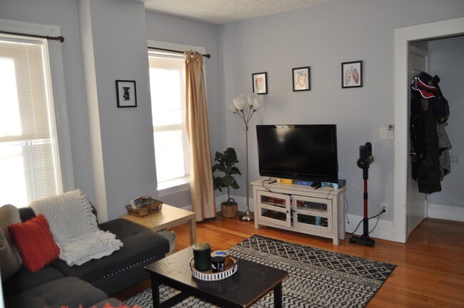 Building Photo - 26 Schuyler St