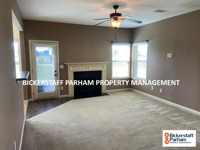 Building Photo - Self-Showings Available! Located in Fort M...