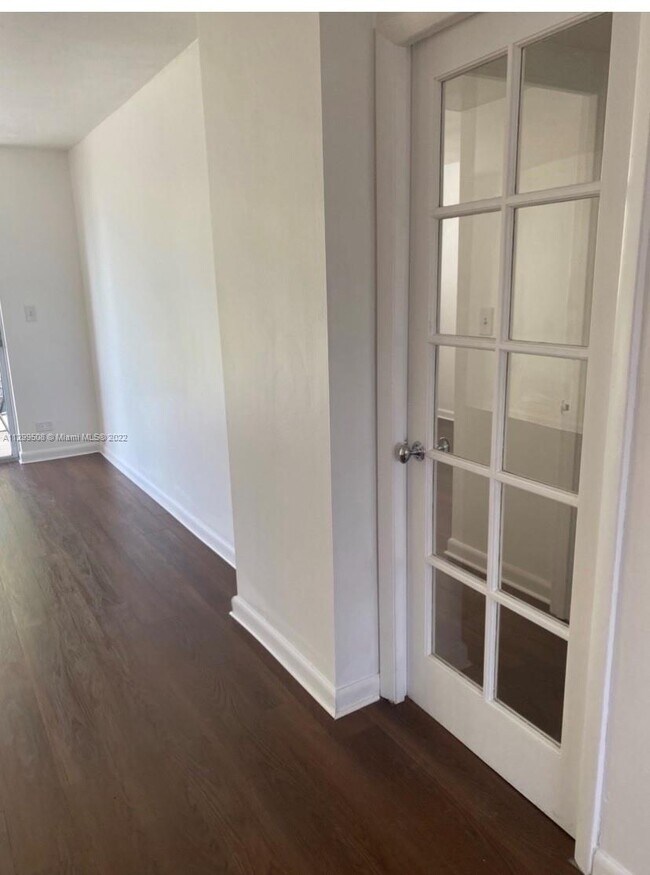 Building Photo - 447 NE 195th St