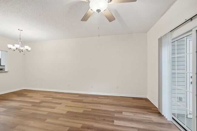 Building Photo - Beautiful Matthews Townhome with Updated Interior & Community Pool