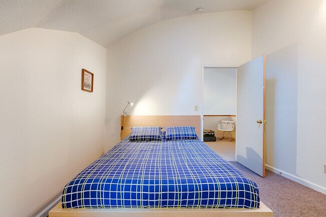 Building Photo - 1785 Austin Creek Rd