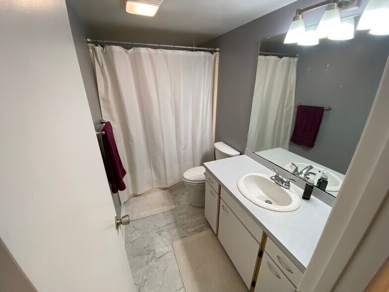 Building Photo - 1286 Clifden Grn