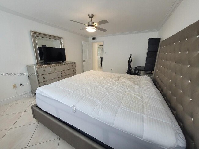 Building Photo - 18081 Biscayne Blvd