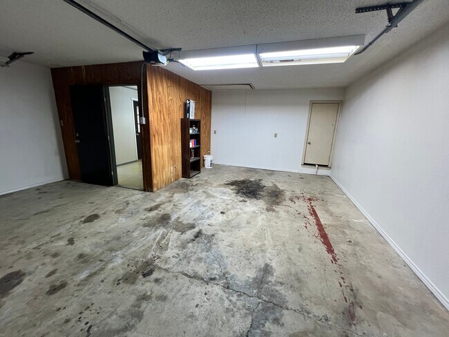Building Photo - 505 Rustic Pl