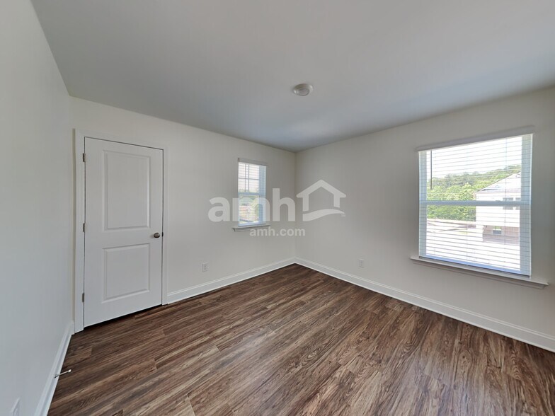 Building Photo - 3240 Oakfields Rd