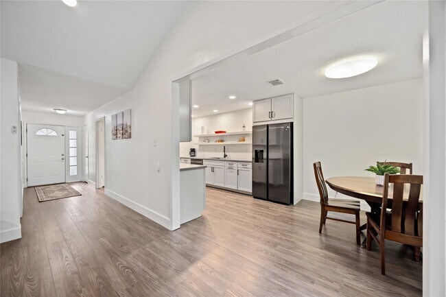 Building Photo - 22419 Deville Dr