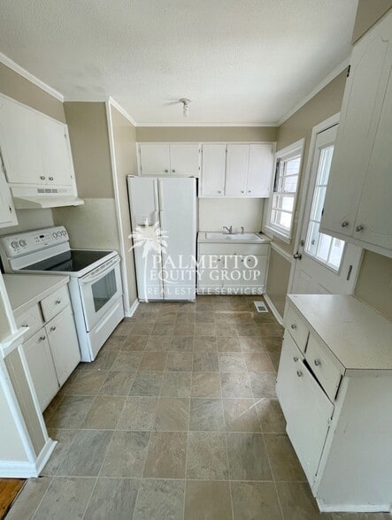 Building Photo - 2307 Maywood St
