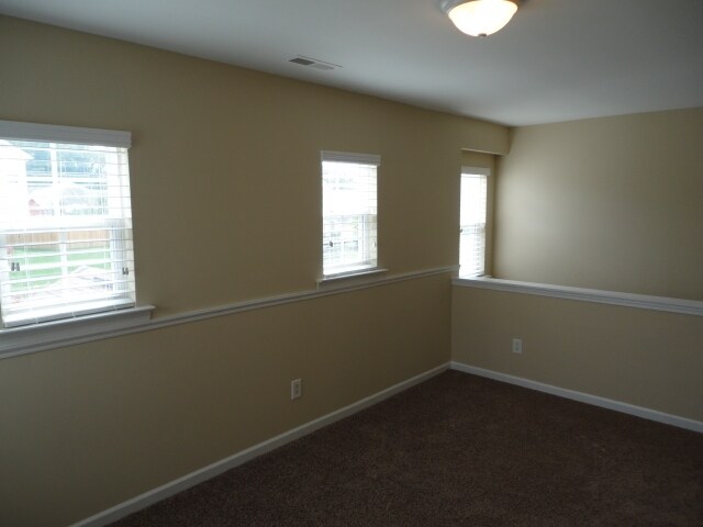 Building Photo - 204 Edgecroft Way