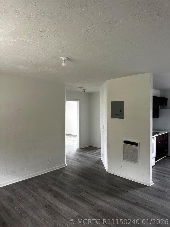 Building Photo - 1120 N Sapodilla Ave