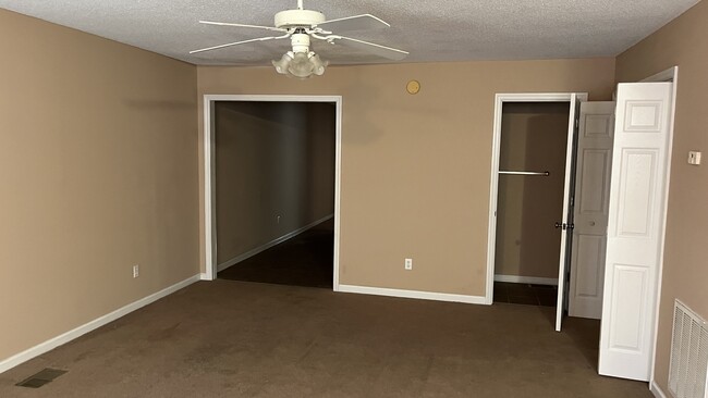 Building Photo - 807 Folmar St