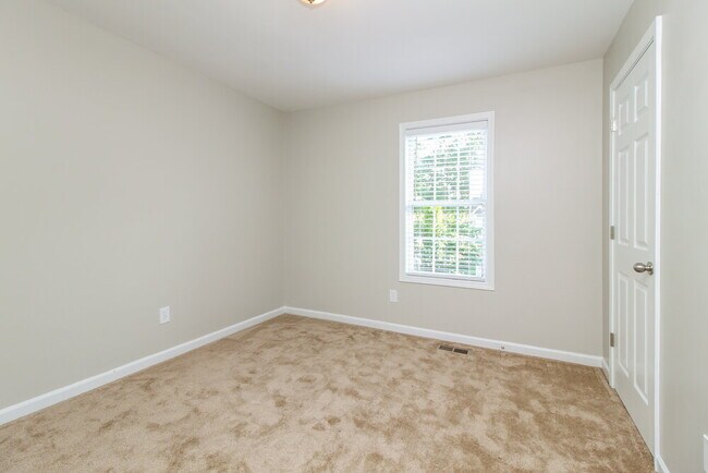 Building Photo - 5981 Tate Dr