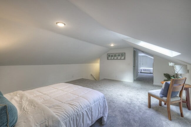 Building Photo - 204 Hogan Ln