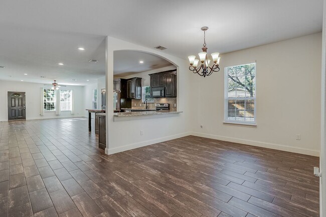 Building Photo - Beautiful 3 Bedroom, 2 Bath Home in Cleburne
