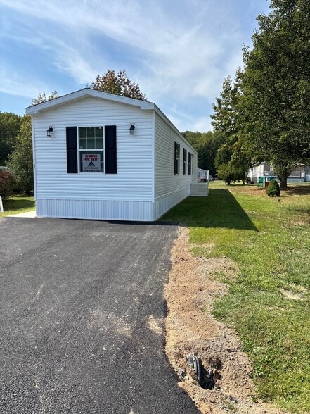 Building Photo - 19 Doe Dr