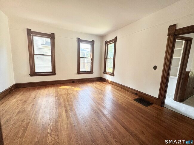 Building Photo - 23 Quintard Ave