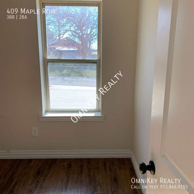 Building Photo - 409 Maple Row