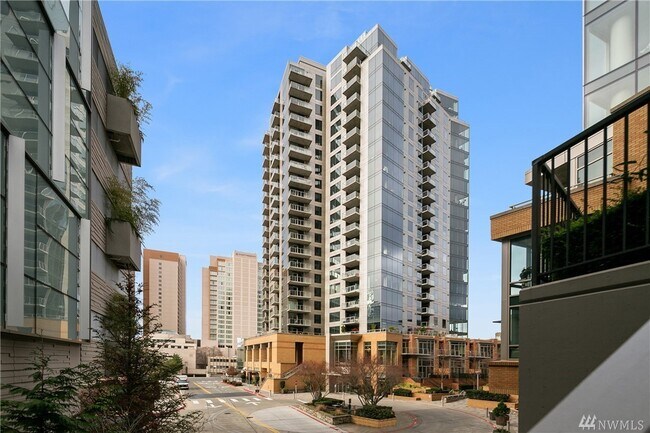 Building Photo - 10610 NE 9th Pl