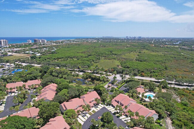 Building Photo - 204 Sea Oats Dr
