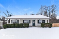 Building Photo - 1018 Granny White Rd