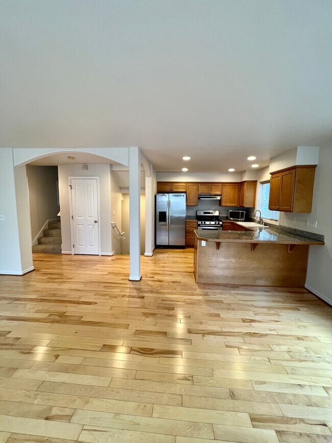 Building Photo - Capitol Hill/Madison Valley Townhouse