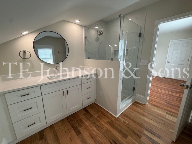 Building Photo - Updated 3BR/2BA Apartment with Quartz Counters & Modern Finishes