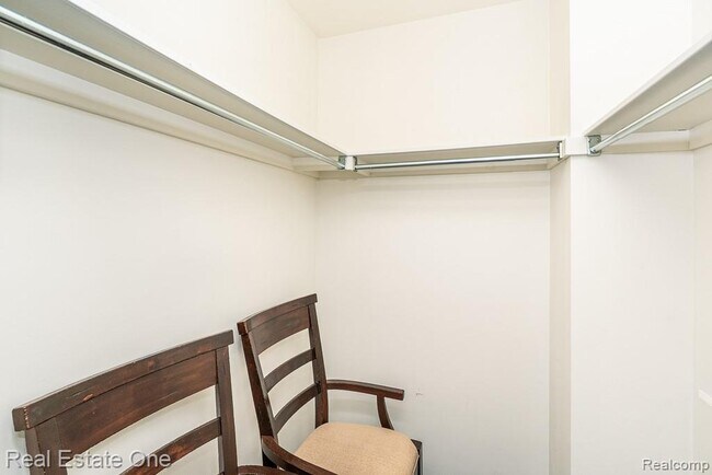 Building Photo - 7086 Danbrooke Ct