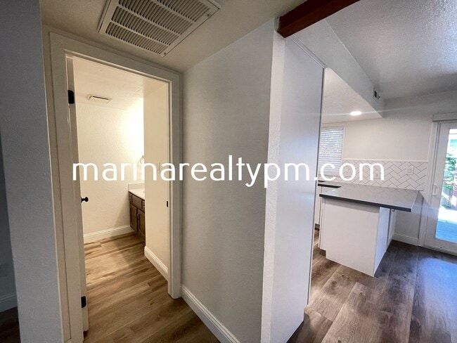 Building Photo - Two Story Crockett Condo Two-Off Street Pa...