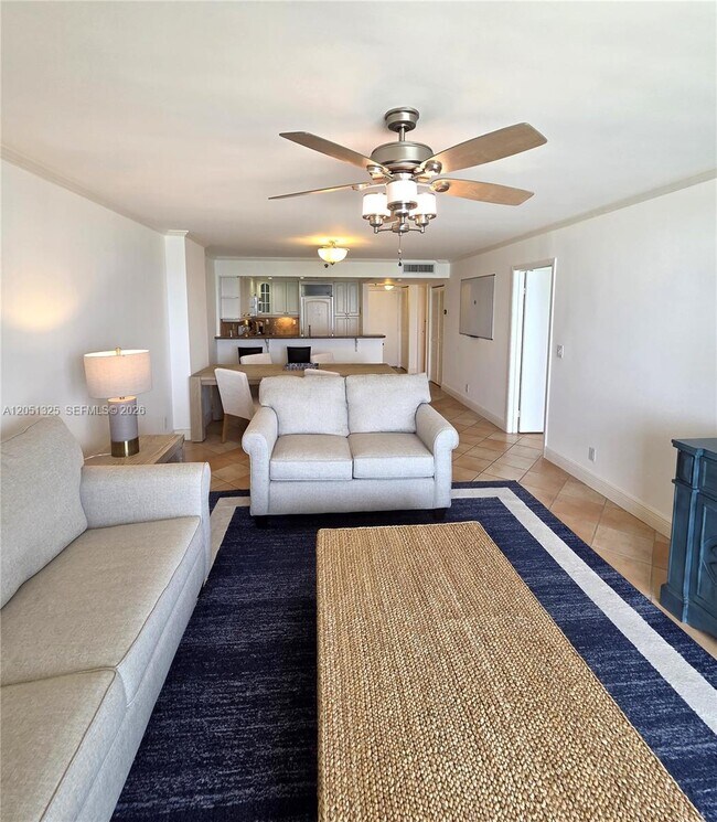 Building Photo - 2625 Collins Ave