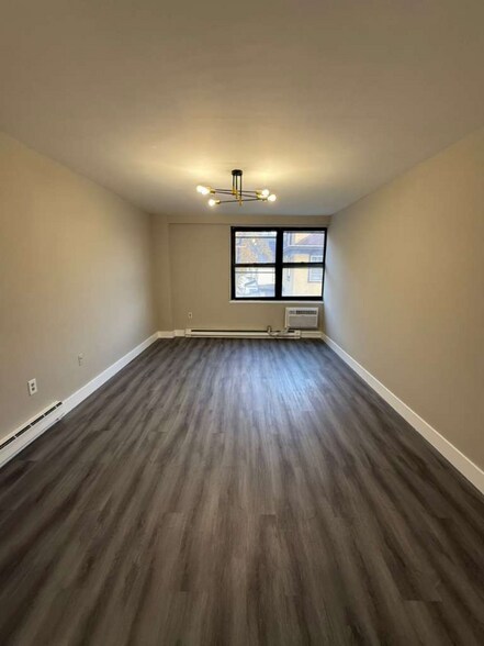 Building Photo - 1112 Riverside Ave.